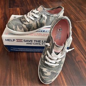BOBS from Skechers W’s Camouflage Sneakers